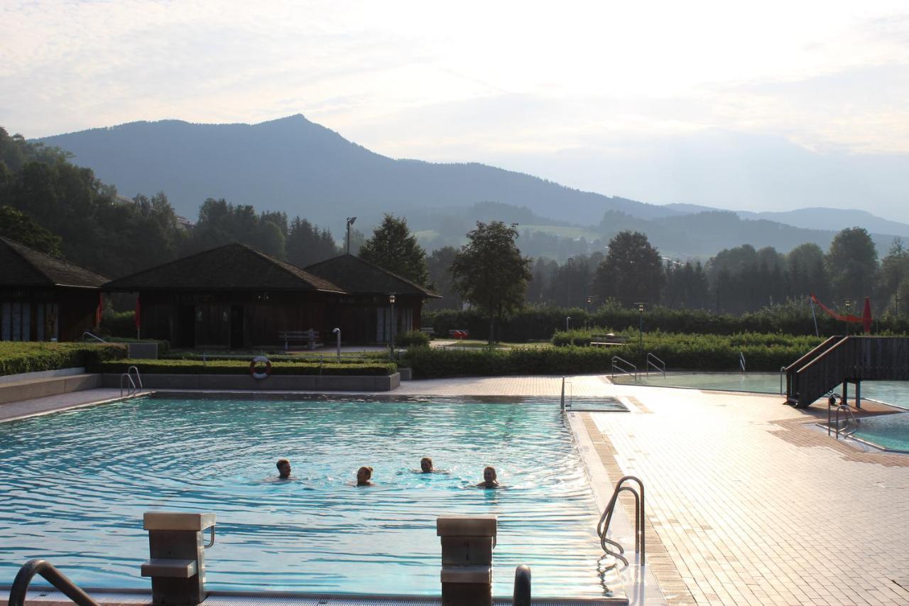 Wander Und Aktiv Hotel Roesslwirt Lam Exterior photo