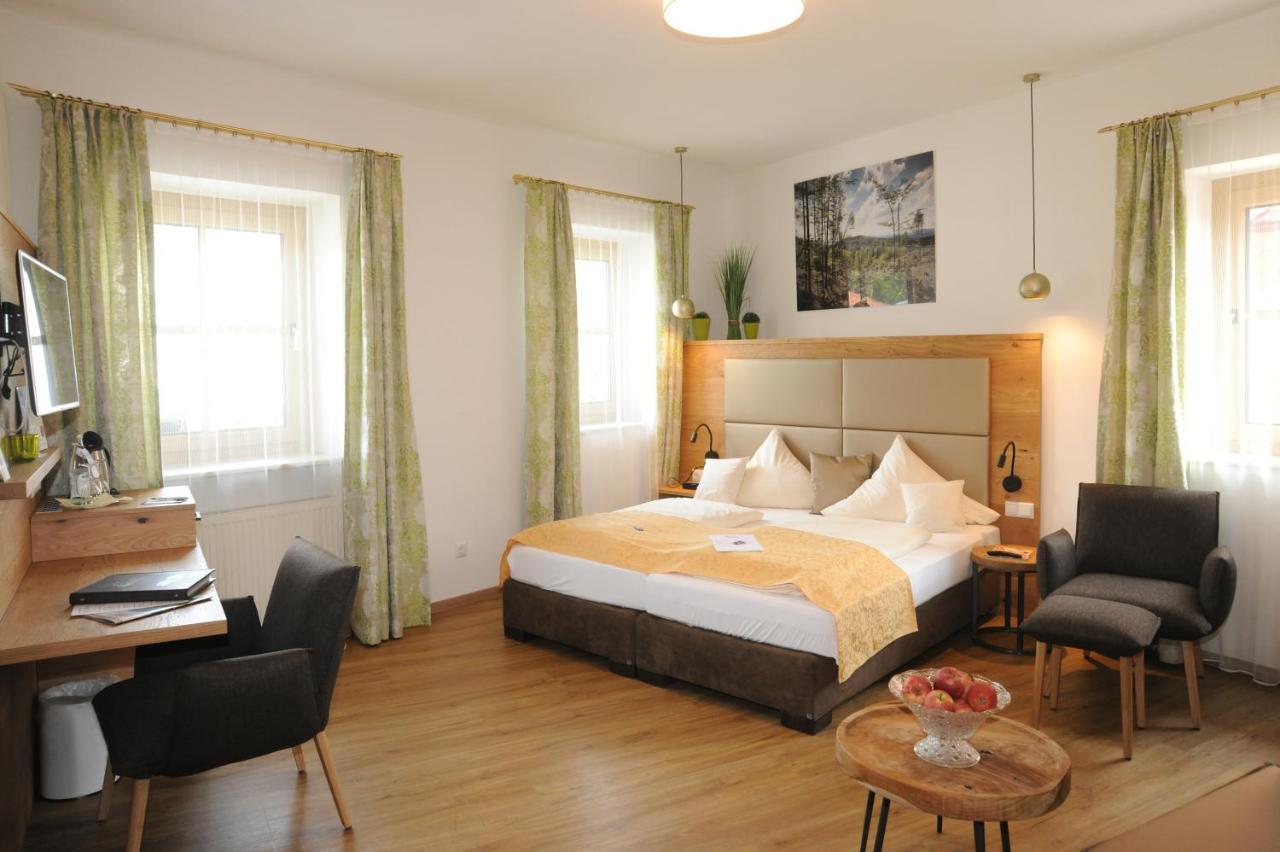 Wander Und Aktiv Hotel Roesslwirt Lam Exterior photo