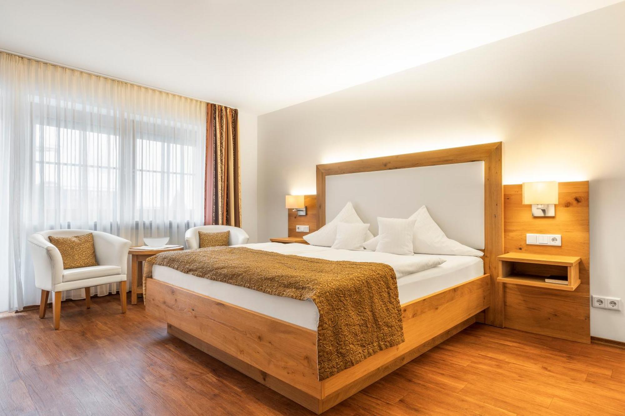 Wander Und Aktiv Hotel Roesslwirt Lam Exterior photo