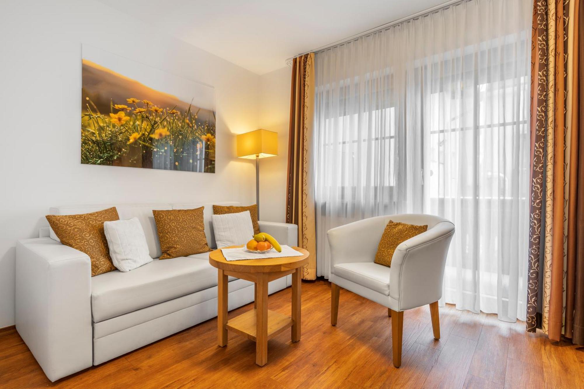 Wander Und Aktiv Hotel Roesslwirt Lam Exterior photo
