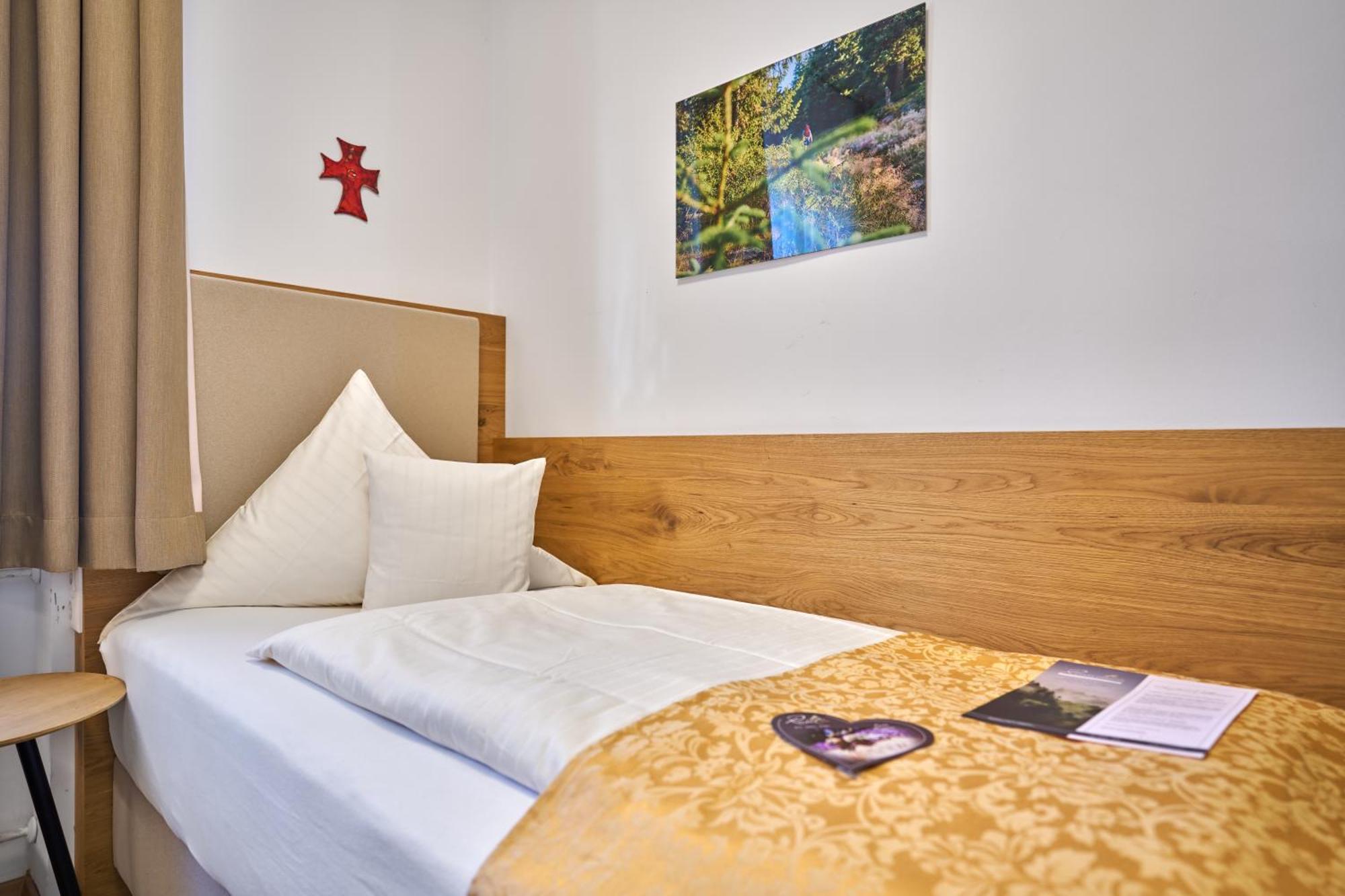 Wander Und Aktiv Hotel Roesslwirt Lam Exterior photo