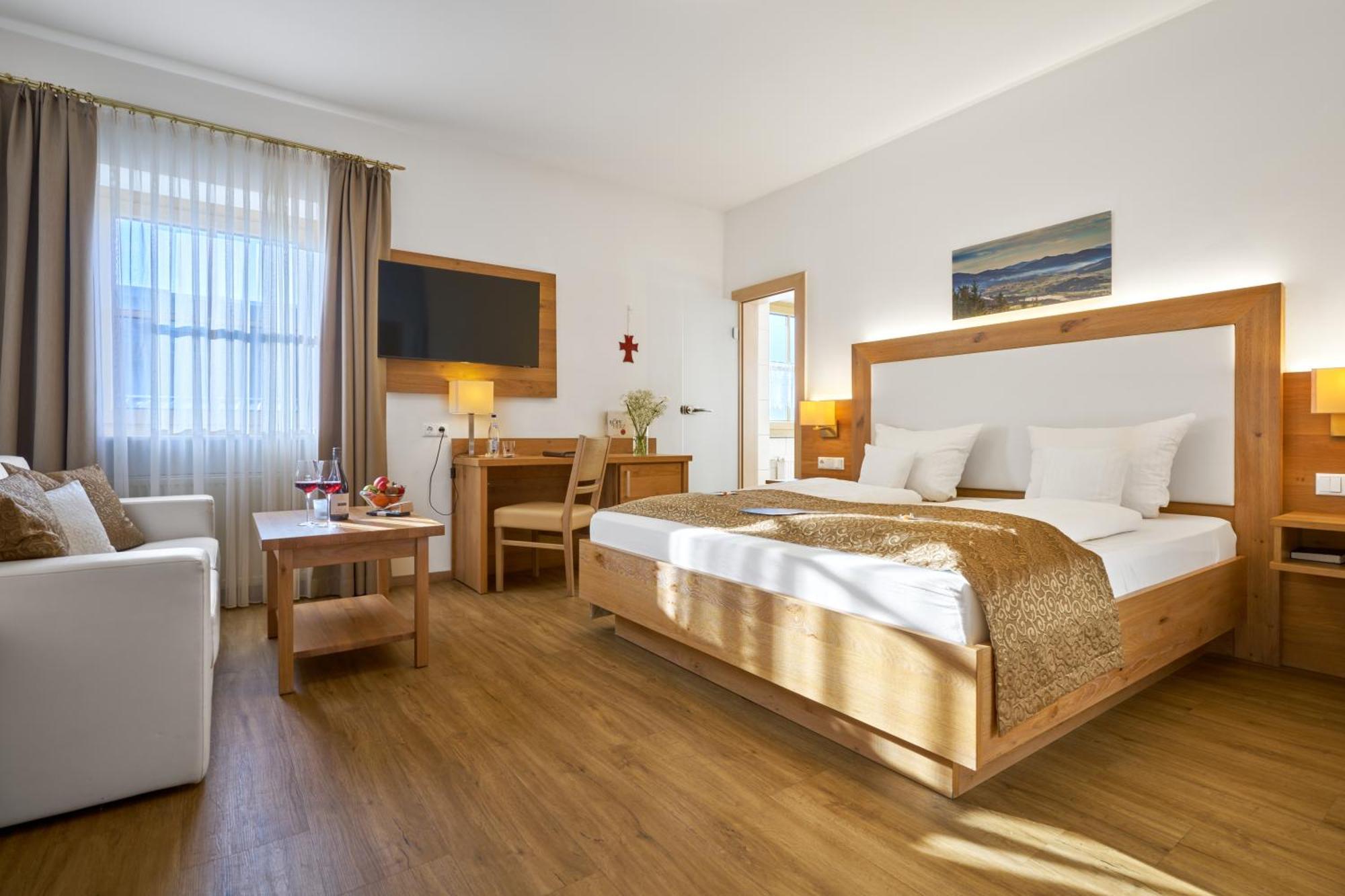 Wander Und Aktiv Hotel Roesslwirt Lam Exterior photo