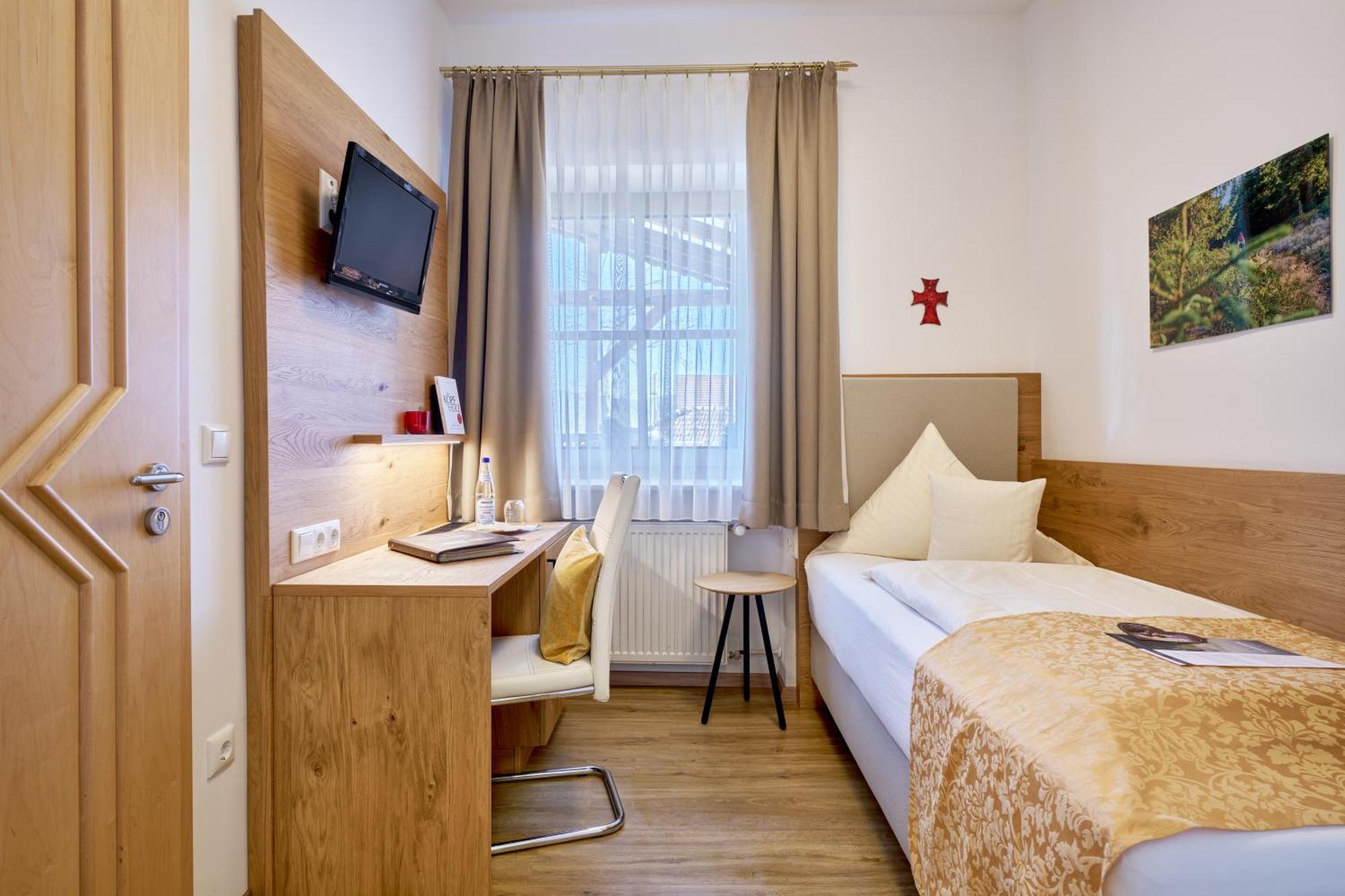 Wander Und Aktiv Hotel Roesslwirt Lam Exterior photo